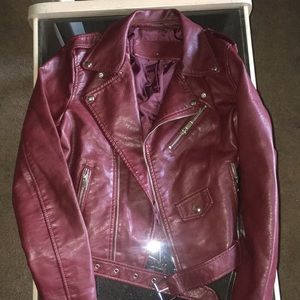 Hot maroon leather jacket!
